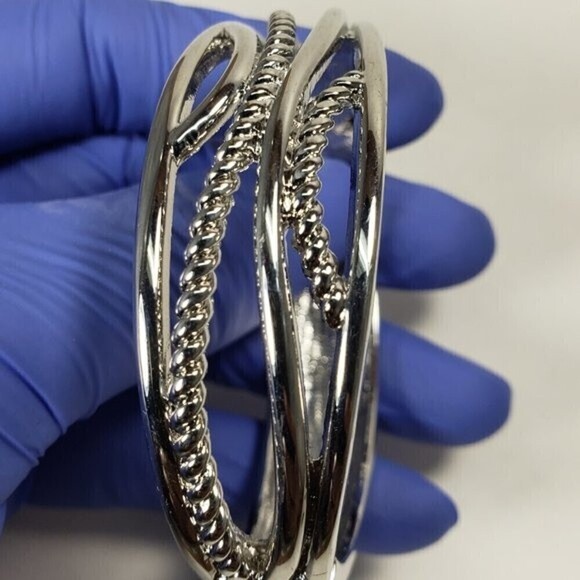 Chunky Silver-Tone Oval Bangle Bracelet – Textured Rope & Polished Metal Cuff - Picture 8 of 8